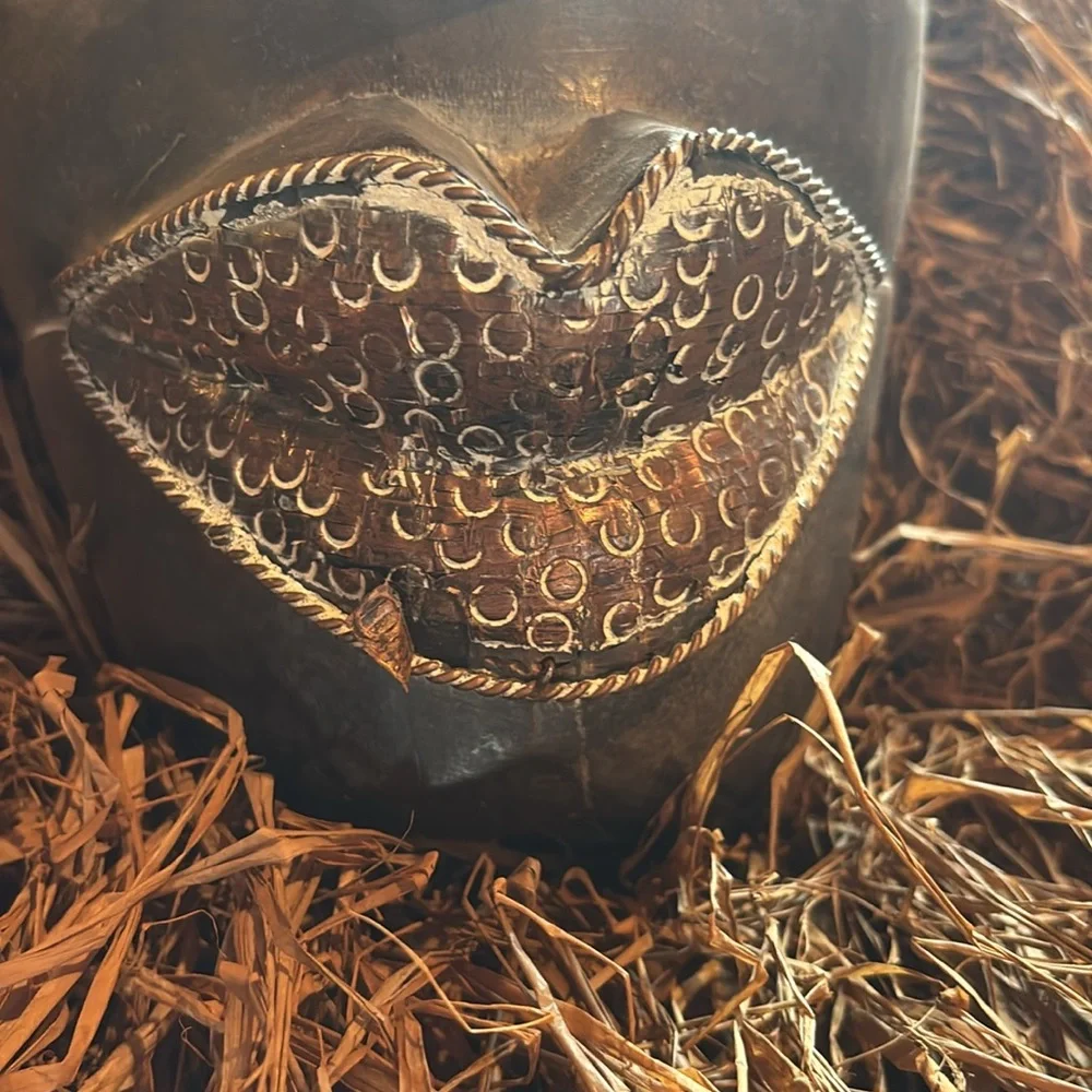 Handcrafted Tribal Mask with Intricate Patterns - Picture 3 of 4